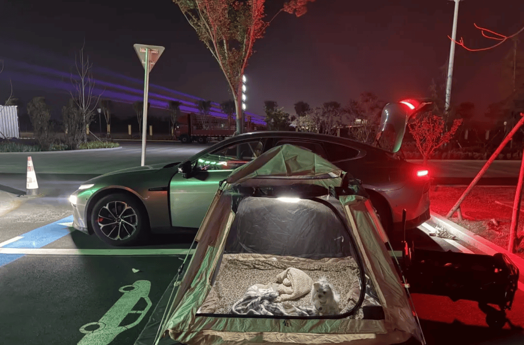 庆期间年轻人旅行掀起“帐篷过夜”热潮不朽情缘游戏网站址不住酒店住帐篷！国(图3)