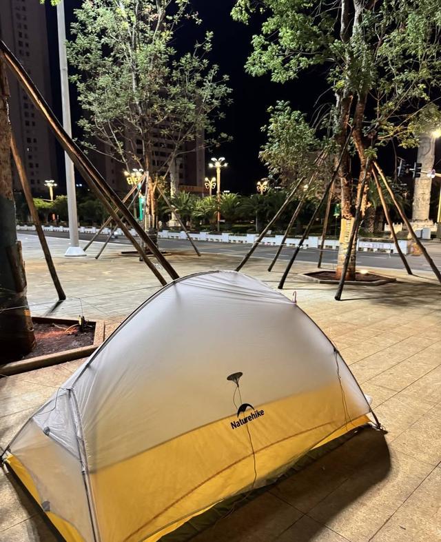 专家：鼓励探索精神 但安全是前提不朽情缘年轻人旅游带帐篷过夜引关注(图3)