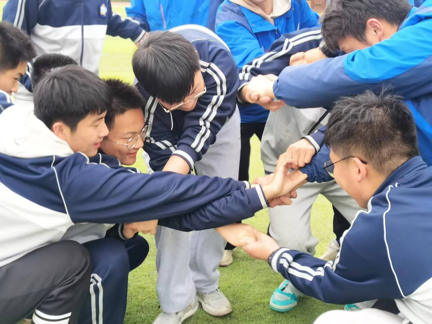 中：开设户外团体心理课不朽情缘模拟器海头高(图2)